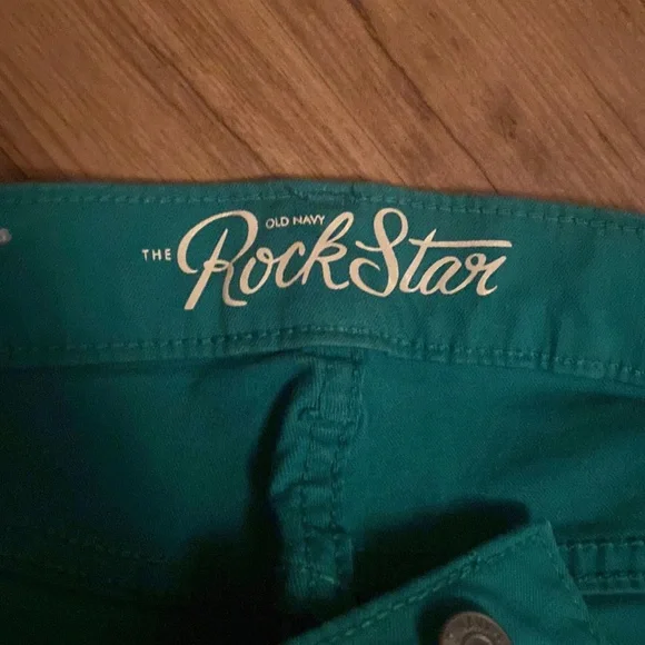 Old navy green skinny pants! - Picture 3 of 3